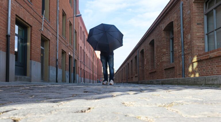 Con días de lluvia usar el paraguas
La fotografía fue realizada durante el año 2022
@andanafoto @selfportraits_on_fire