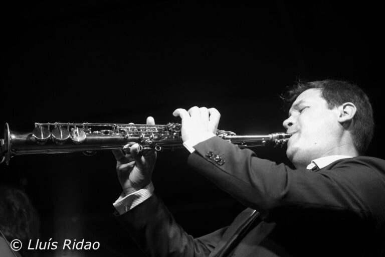 The Jazz

Fotografia realizada durante el año 2013

#photo #jazz #people #young #musica #solo #jazz #black #white #bcn…