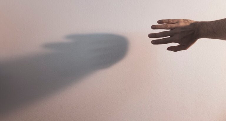 La Mano y la sombra 

Fotografia realizada en el 2019