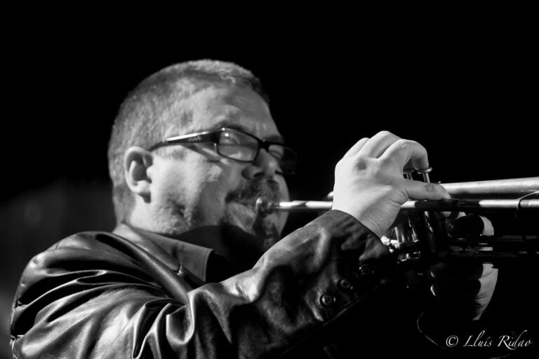 La trompreta
Fotografia realizada durante el año 2013
#photo #jazz #people #young #musica #solo #jazz #black #white…