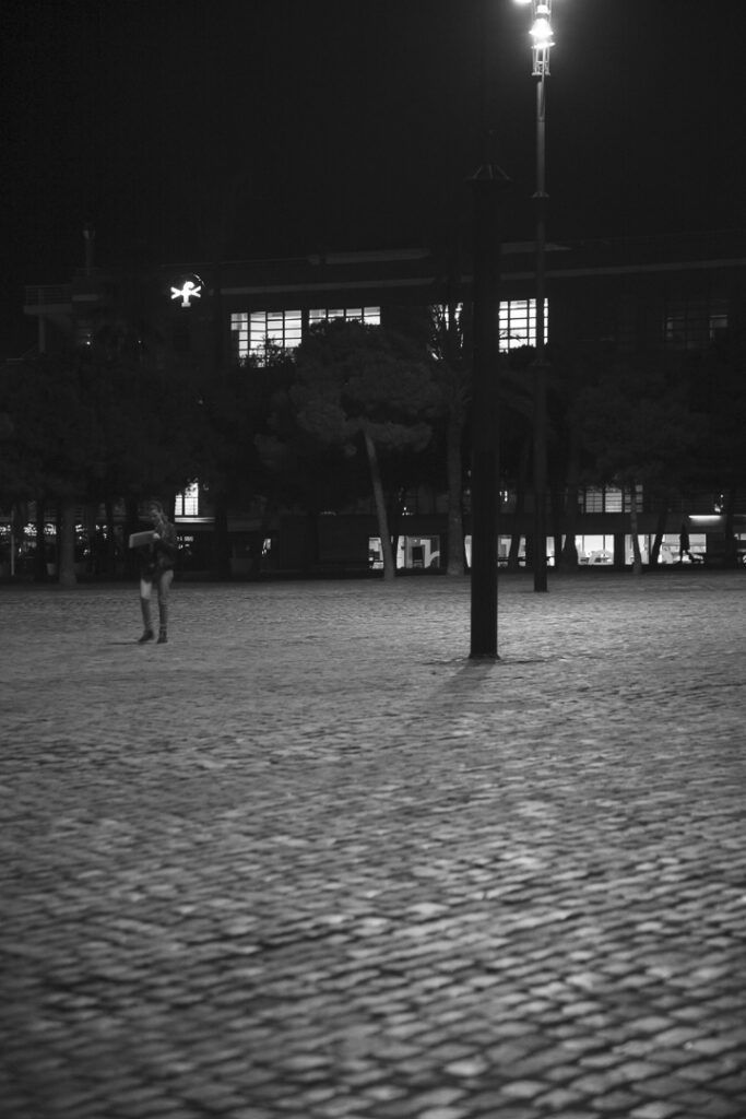 Luz natural en el barrio de la Barceloneta de Barcelona, fotografía callejera de Lluís Ridao