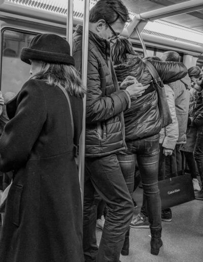 miranro-en-el-metro