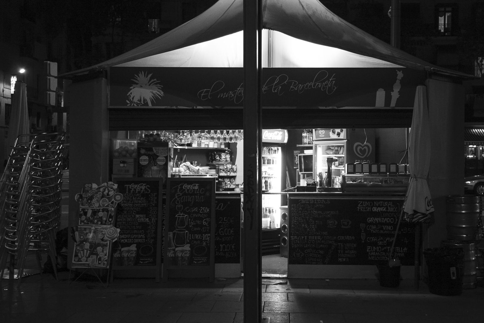 Tienda en la Barceloneta Barcelona - fotografías callejeras en blanco y negro 2015