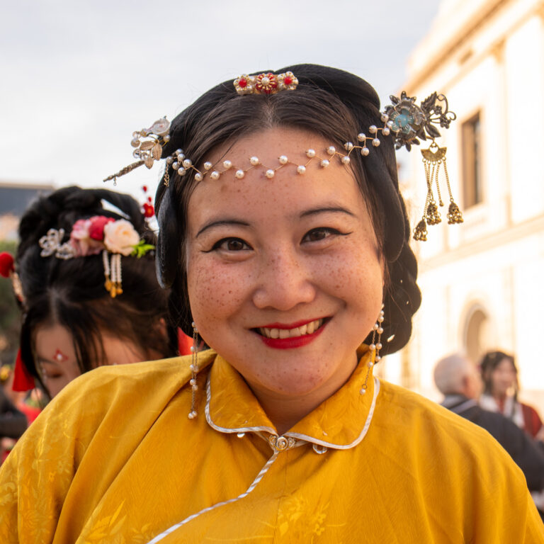 Una sonrisa entre tradición y color
Fotografia realizada en el año 2024