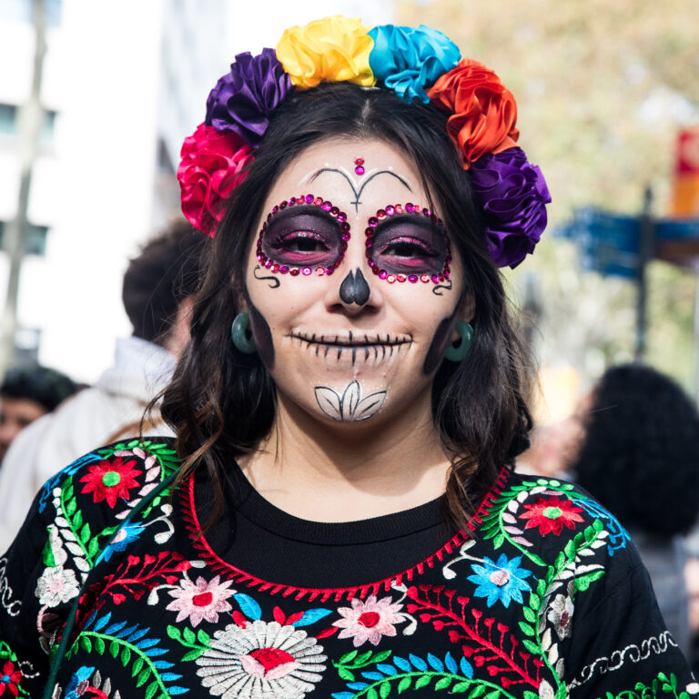 🌺 Entre flores y calaveras
Fotografía realizada en el año 2024